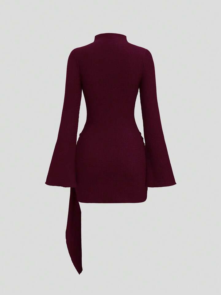 SHEEVETY  Sweetro Vestido Ceñido Al Body Con Mangas Acampanadas Y Cintura Ceñida De Estilo Minimalista